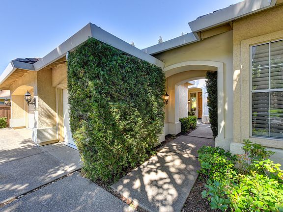 2nd image of 2913 Nelson Dr