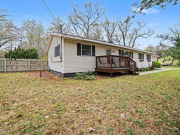 4th image of 1574 Chatterson Rd