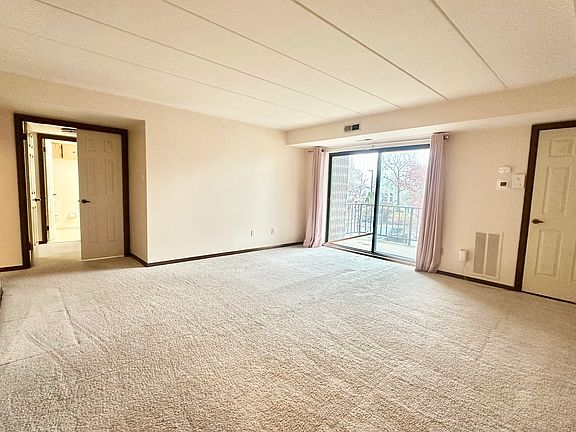 LIVING ROOM/GREAT ROOM