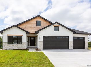 21805 Parkview Dr, Gretna, NE 68028