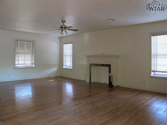 2nd image of 2701 Taft Blvd