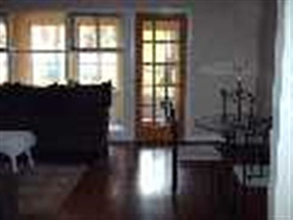 5th image of 101 Hobart Ave
