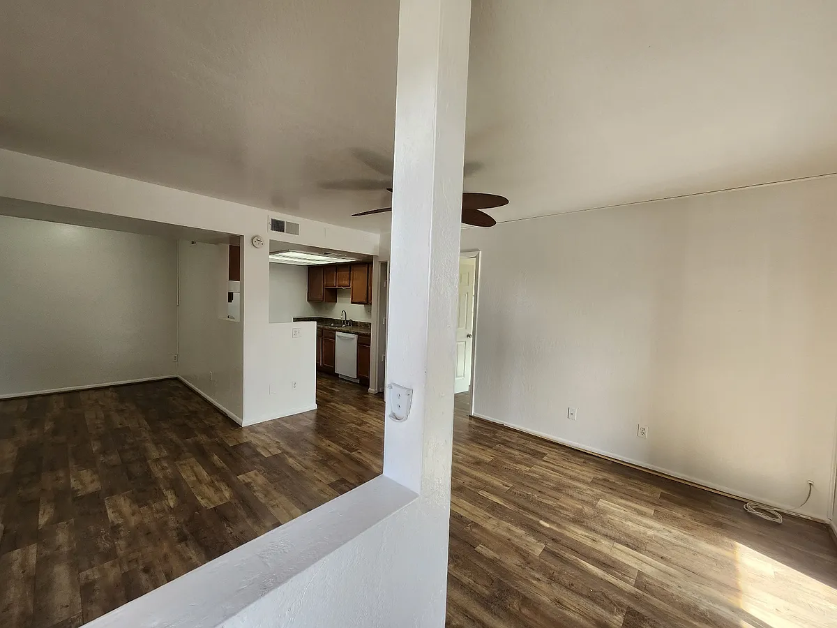 Building Photo - 16602 N 25th St #204