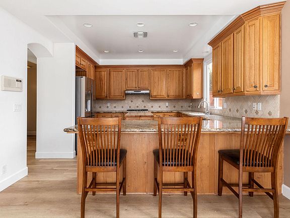 3rd image of 616 South Broadway
