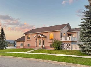 131 W Tocher Ave, Hinton, AB T7V 1H3