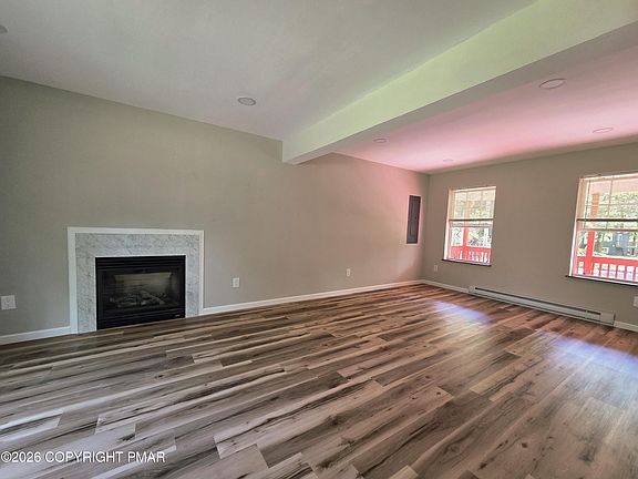 4th image of 2149 Valley View Dr