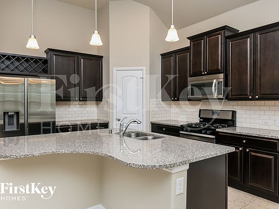 5th image of 820 Goldenmist Dr