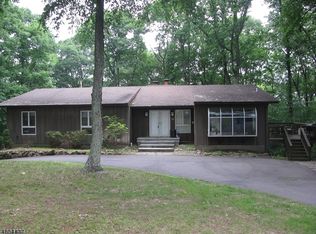 25 N Mount Lebanon Rd, Long Valley, NJ 07853