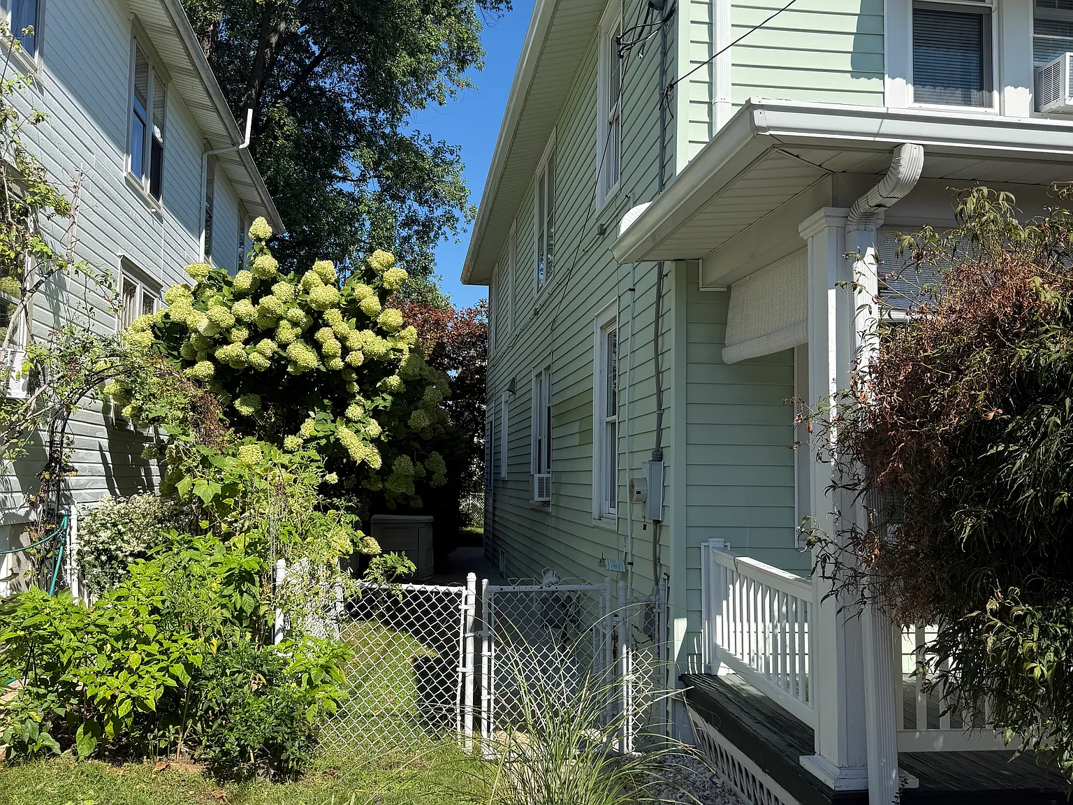 3 bed, 1344 sqft, $1,900 — Photo 2
