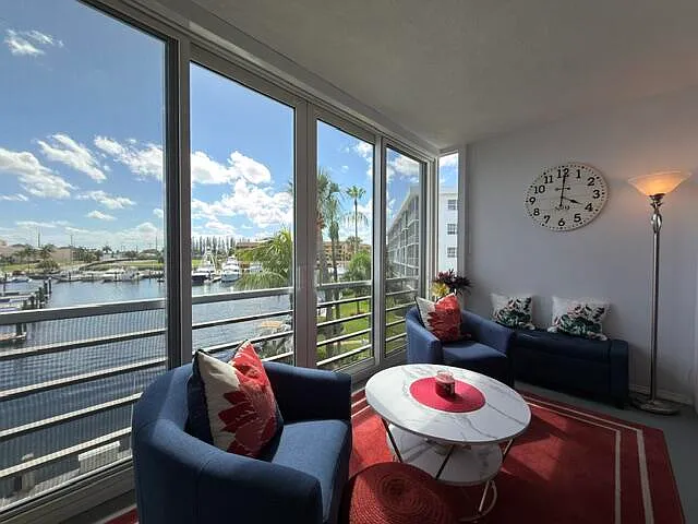 2 bed, 2.0 bath, 1200 sqft, $3,000 — Photo 2