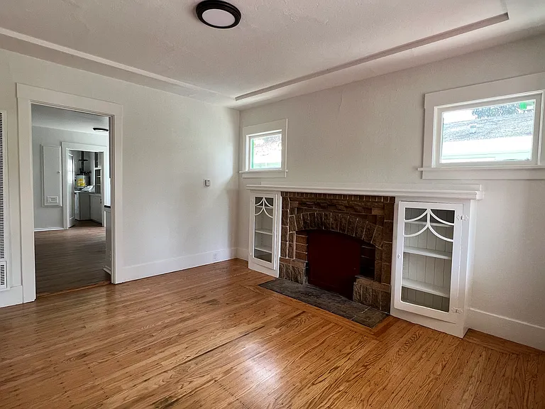 3318 Nicol Ave — Photo 3