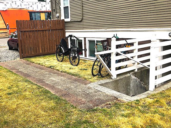 2nd image of 821 NW 85th St #C
