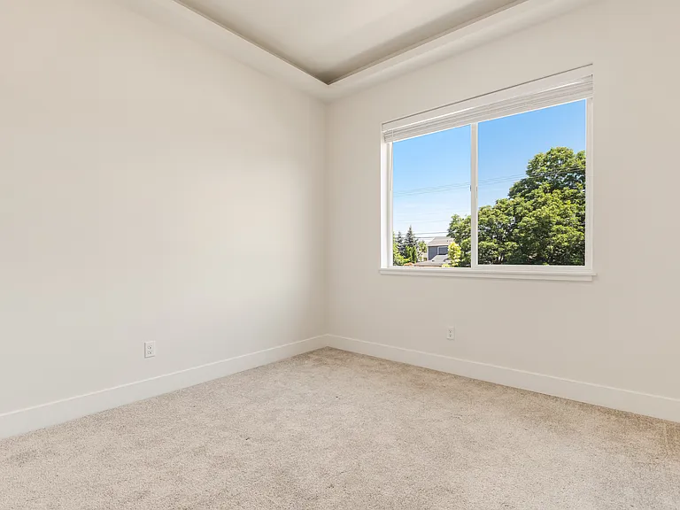 11015 NE 26th St — Photo 10