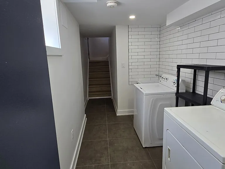 46 Pitt Ave — Photo 22