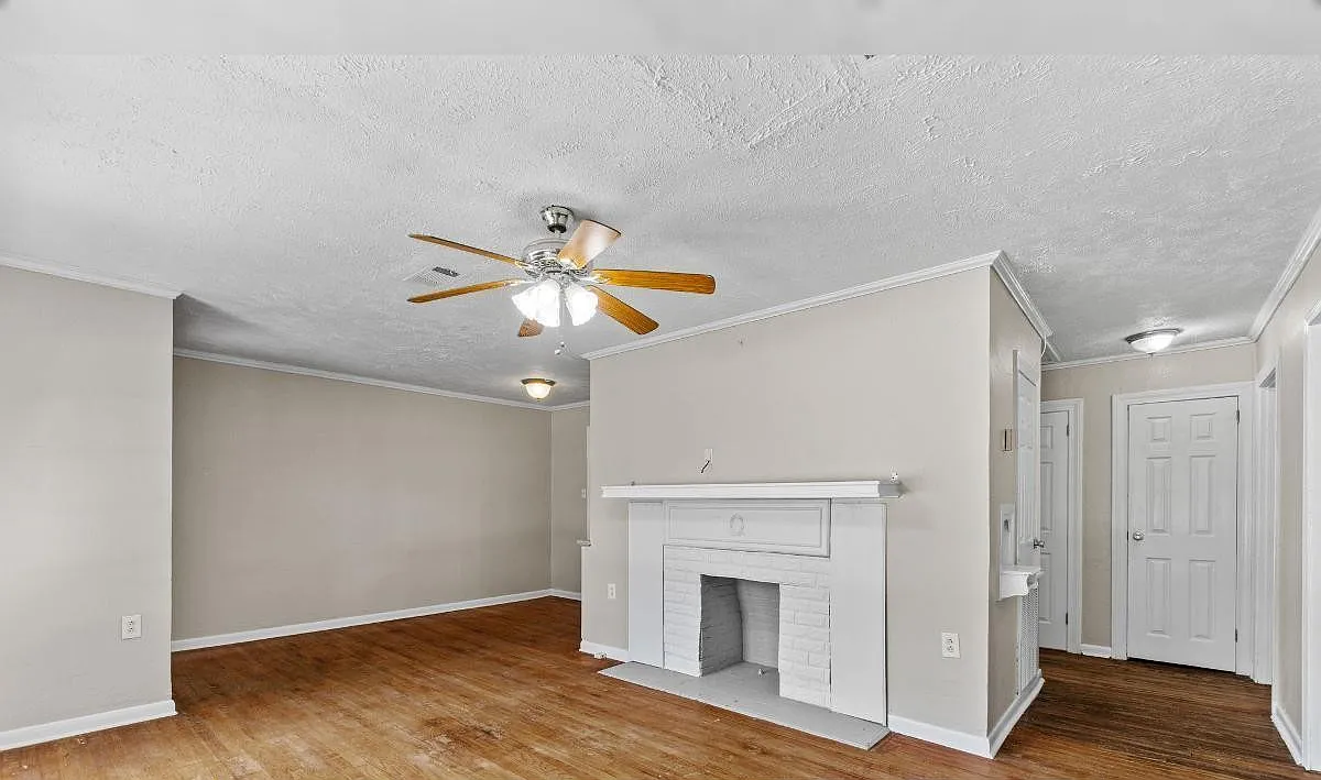 3 Bed 1.5 Bath Home in the Avenues! — Photo 4