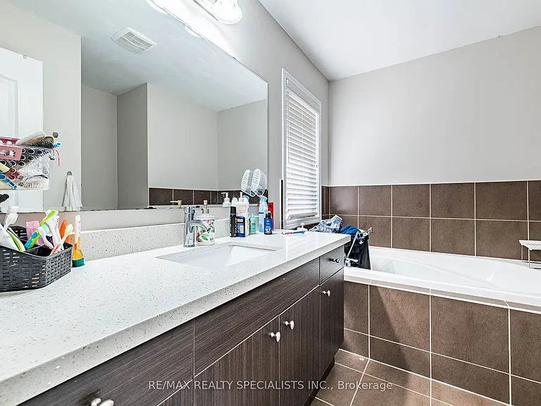 47 Robert Parkinson Dr — Photo 17