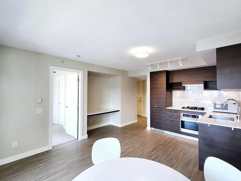 570 Emerson St #301 — Photo 6
