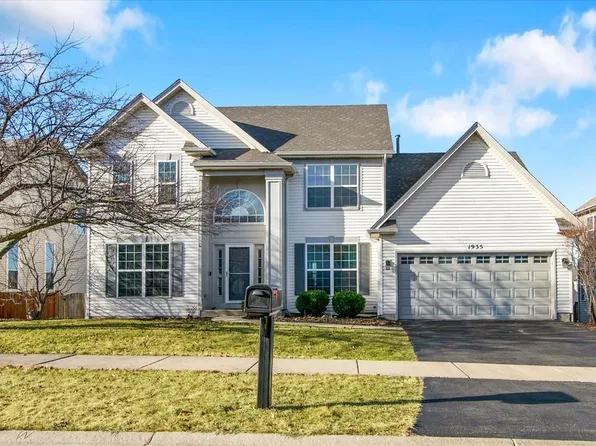 1935 Chesterfield Ln, Aurora, IL 60503