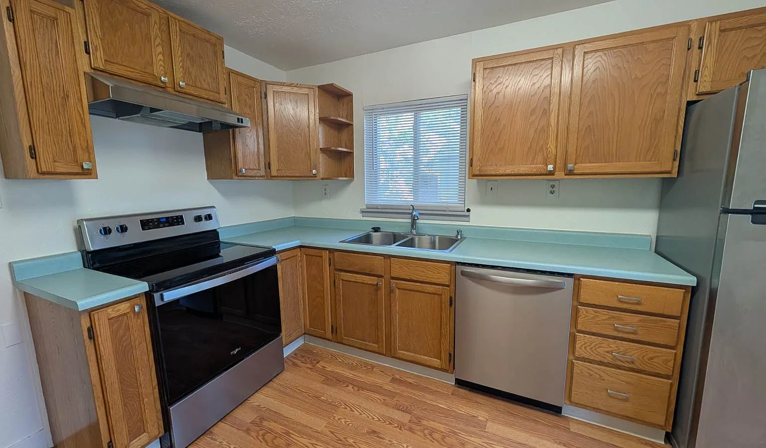 2 bed, 850 sqft, $2,100 — Photo 1