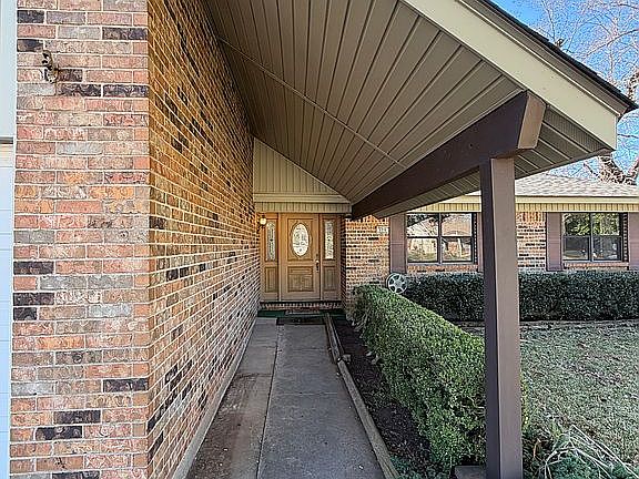 2nd image of 506 Rugby Pl