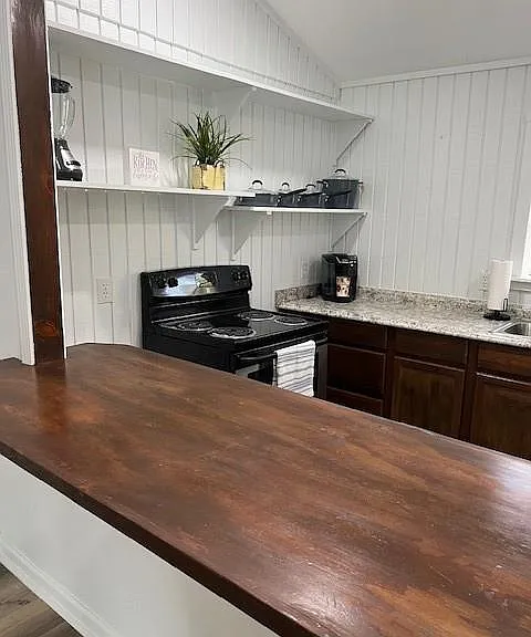 11109 Newton Cir — Photo 17