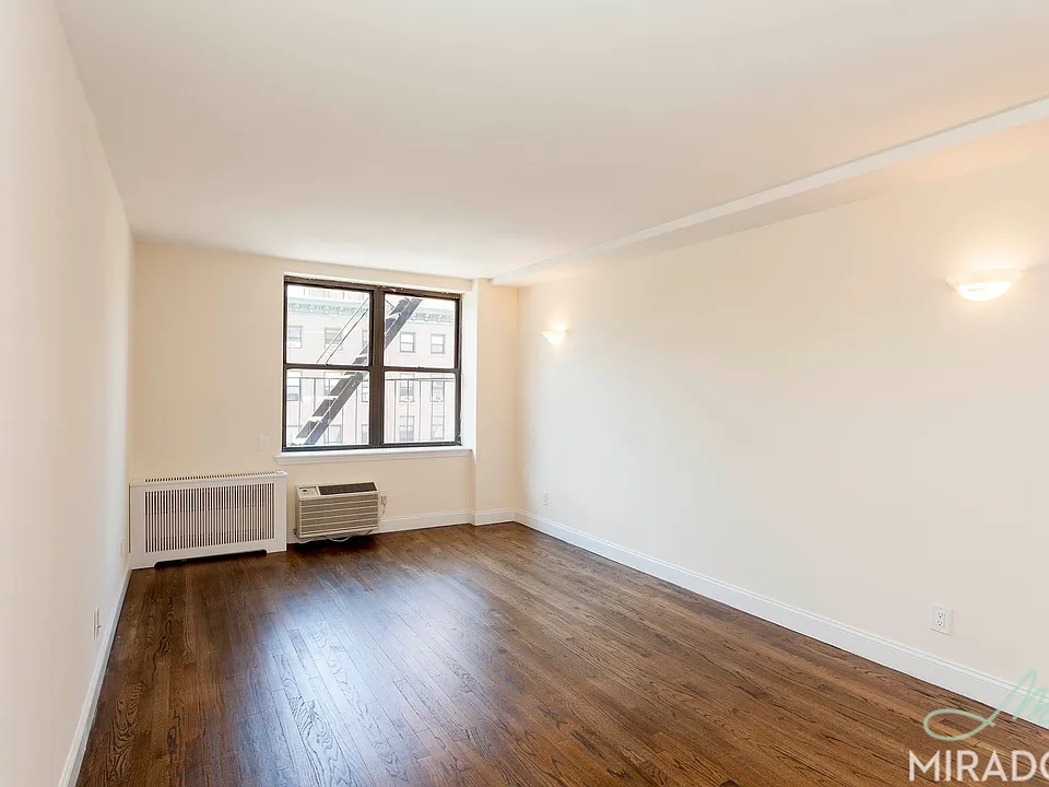 255 W 14th St #4C