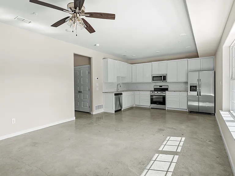 2290 W Tarleton St — Photo 15