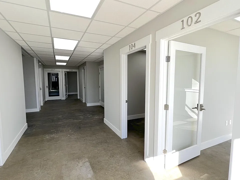204 5th Ave E #102-103
