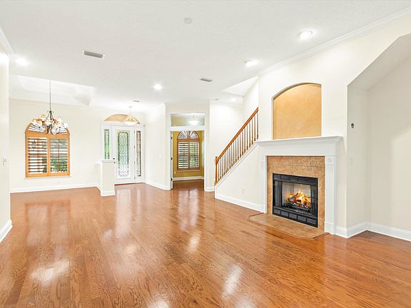 5th image of 980 Oxford Dr