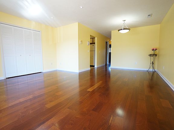 2nd image of 6415 Princeton #203