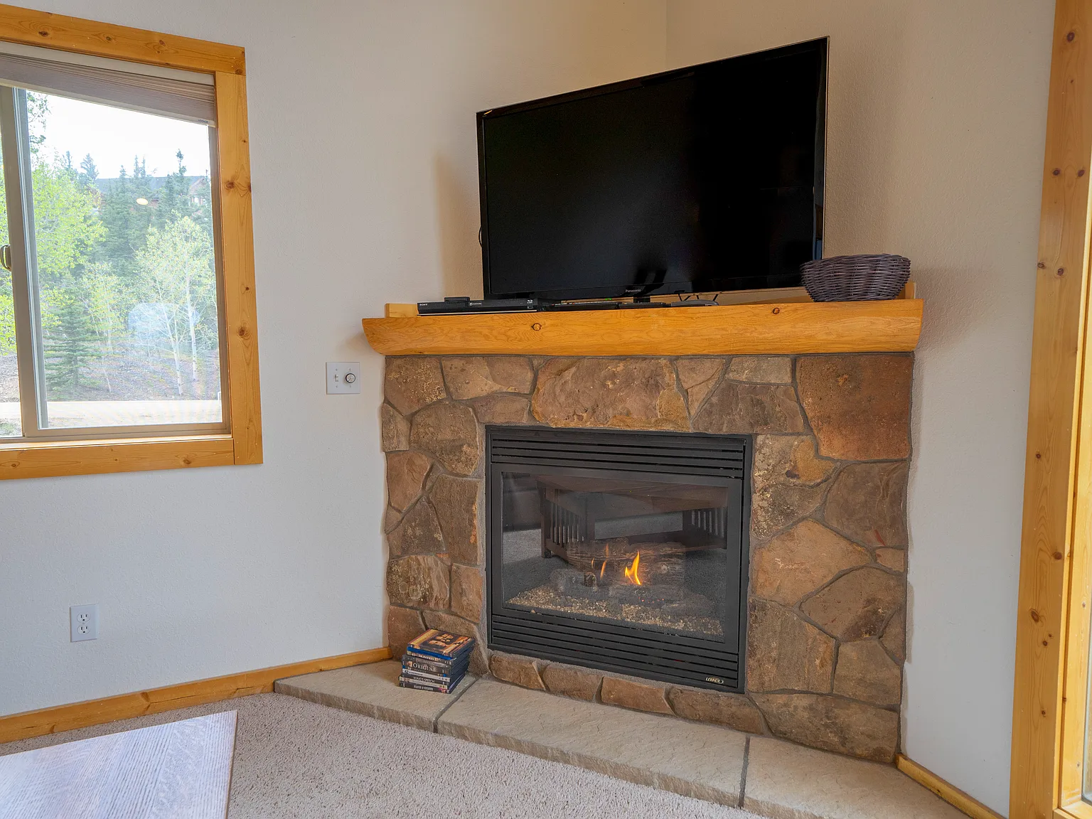 3 bed, 1948 sqft, $2,400 — Photo 4