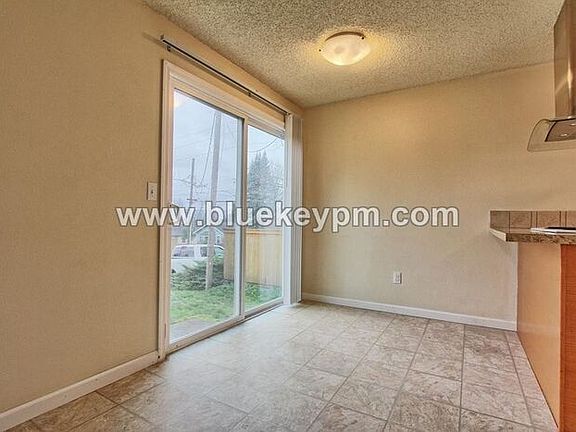 3rd image of 3805 Lincoln Ave