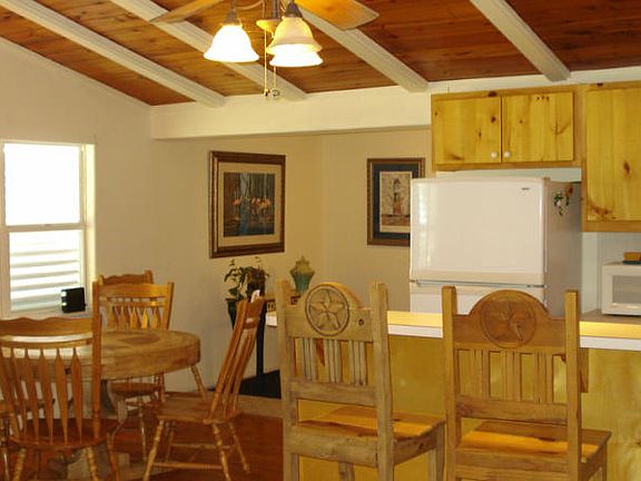 5th image of 352 Club Oak Ln