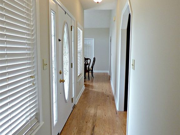 5th image of 1937 Lakebrook Cir