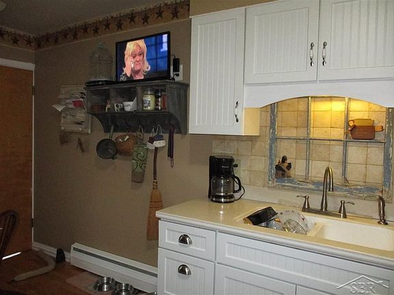 3rd image of 4884 Brook Dr