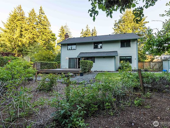 3rd image of 2222 NE Lexington Drive