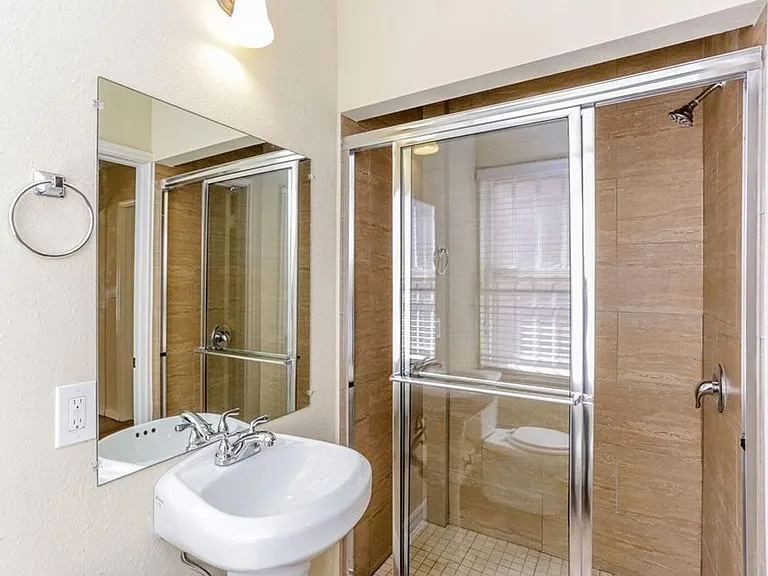612 W Alabama St — Photo 17