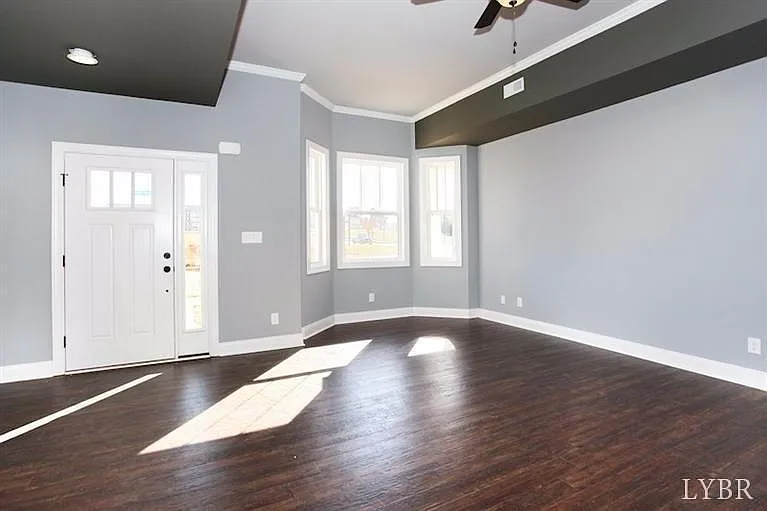 114 Capital St — Photo 2