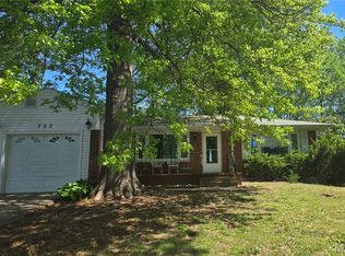 732 E Lake Dr, Edwardsville, IL 62025