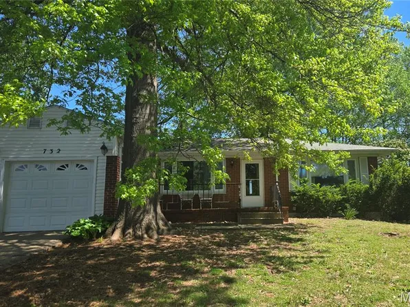 732 E Lake Dr, Edwardsville, IL 62025