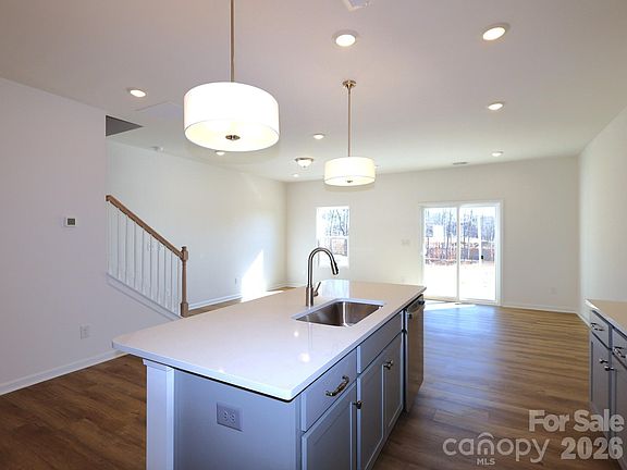 5th image of 405 Hendley Dr