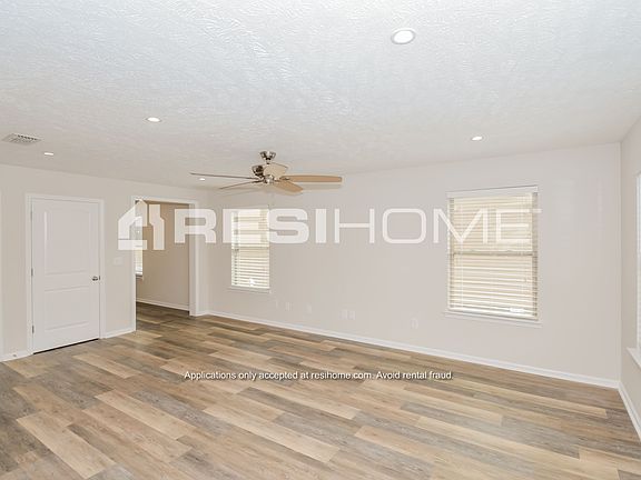 3rd image of 116 Parker Dr