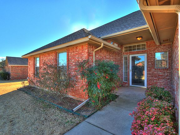 Great covered front porch