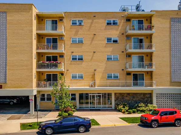 7929 W Grand Ave APT 404, Elmwood Park, IL 60707