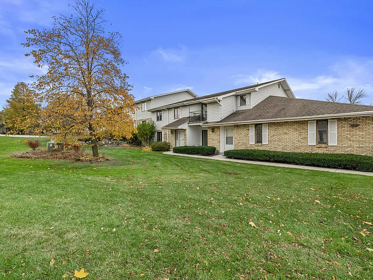 1435 Pheasant Run Dr #101 — Photo 4