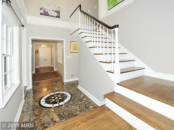 2-Story Atrium