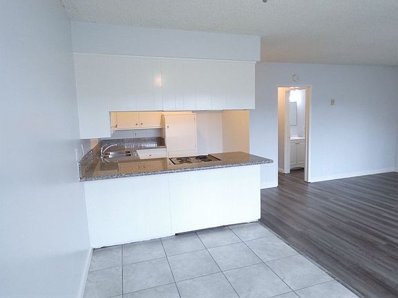 3rd image of 35 E Plymouth St APT 03