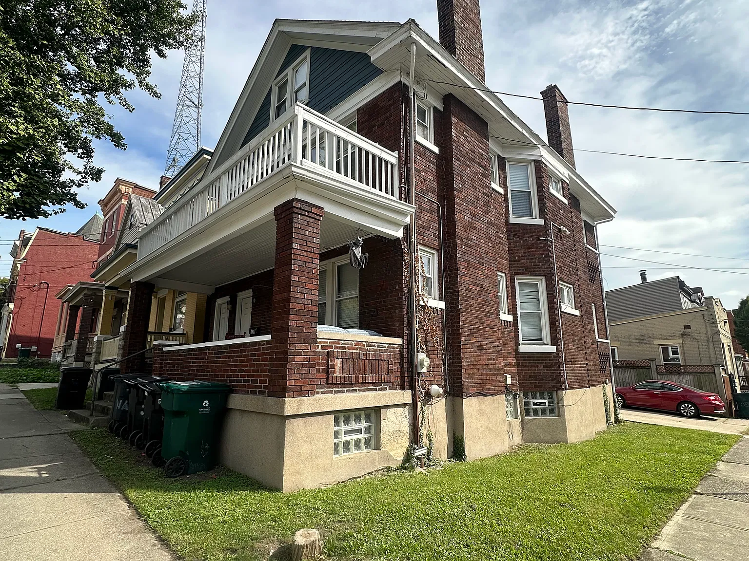 7 bed, 2286 sqft, $4,800 — Photo 2