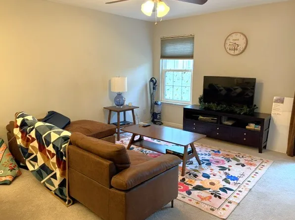 3307 Wyndham Cir APT 1168, Alexandria, VA 22302