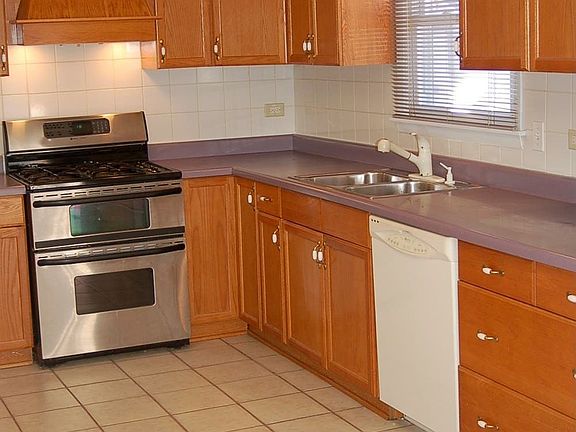 3rd image of 14912 Avenida Del Este St